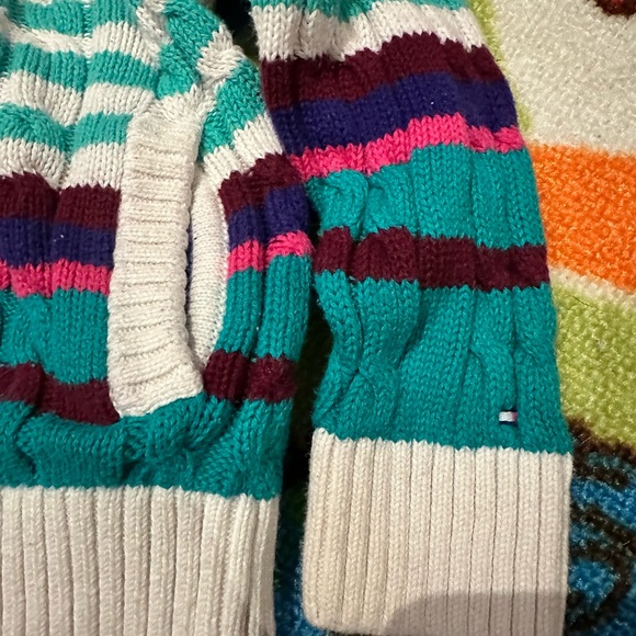 Girls 👧 TH sweater. - Picture 2 of 5